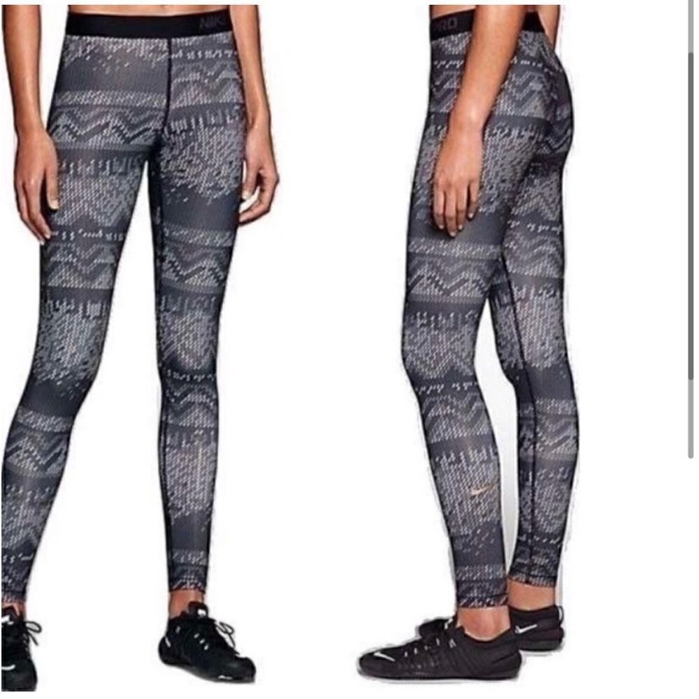 NIKE Pro Thermo Patterned Leggings